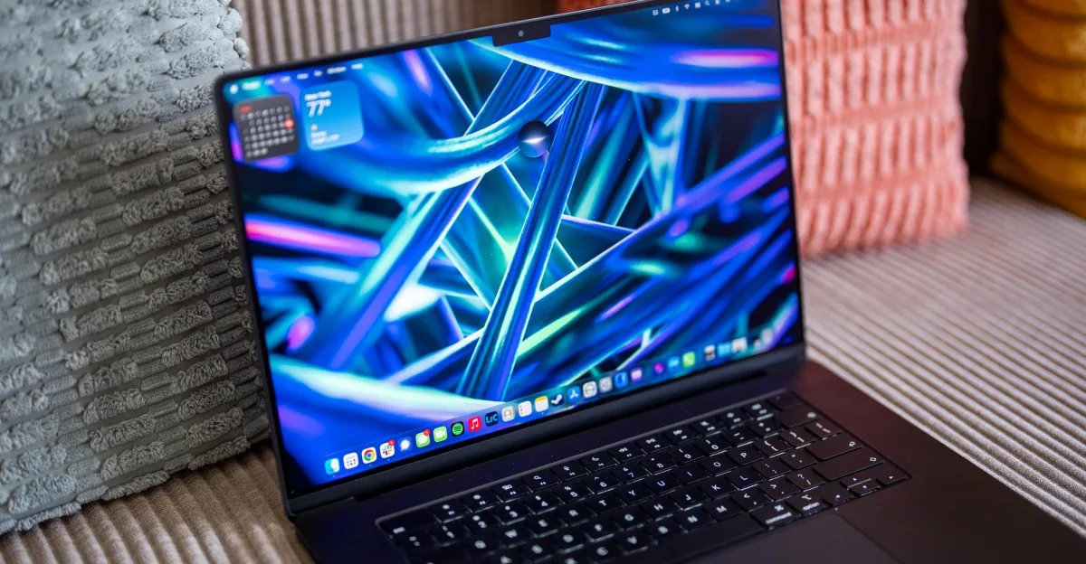 Apple izlaiž macOS 27 Golden Gate ar Siri AI un Liquid Glass uzlabojumiem