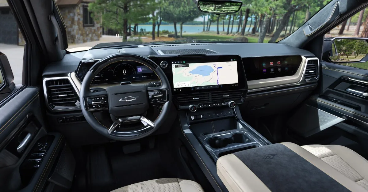 GM atjaunina Silverado un Sierra programmatūru, apvienojot to ar CarPlay un Android Auto