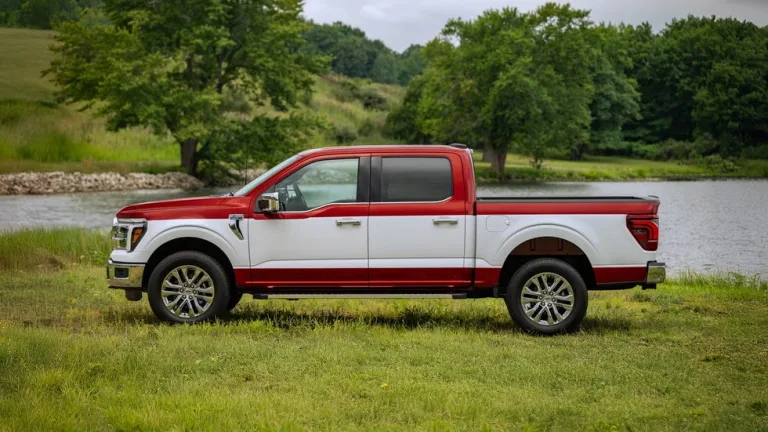 Ford 2027. gada F-150 atgriež divu toņu krāsojumu, taču ar stingriem nosacījumiem