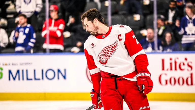 Detroitas “Red Wings” atņem kapteiņa uzšuvi aizmainīšanu pieprasījušajam Larkinam