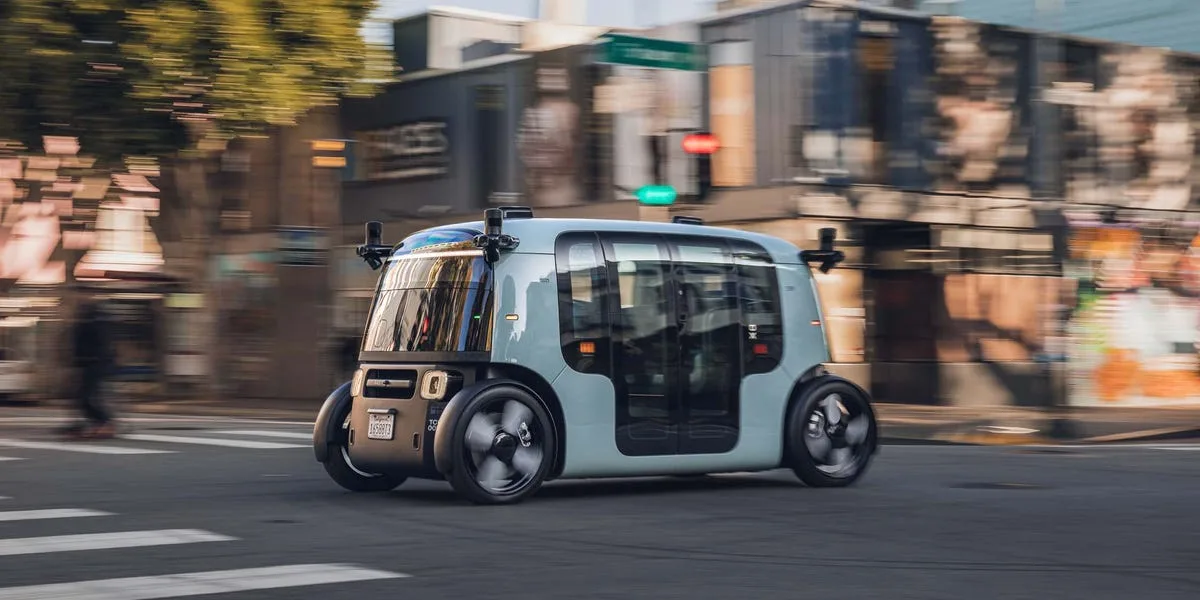 SAE izstrādā apmācību principus robotaksi attālinātajiem palīgiem