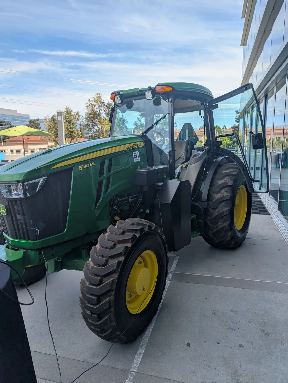 John Deere pašremonta rīks ļauj salabot traktoru, taču zemnieki tam joprojām neuzticas