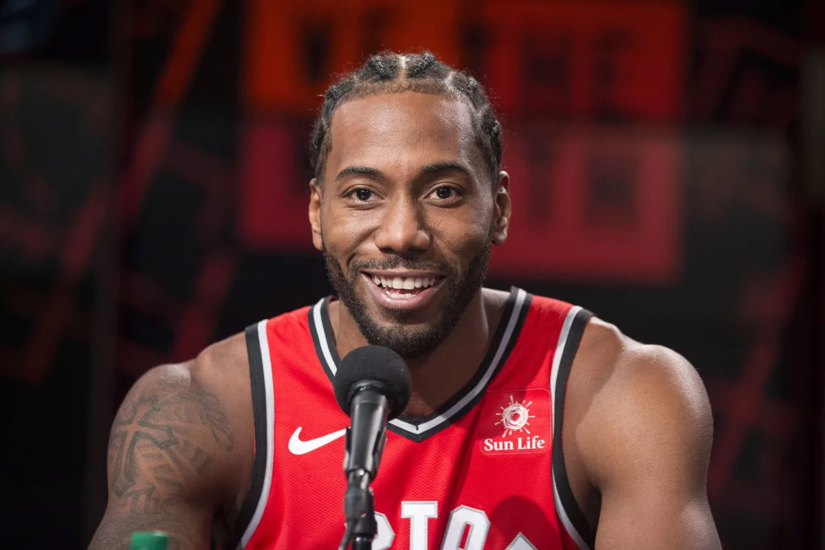 Kavai Lenards un Toronto “Raptors” tuvojas divu gadu līgumam par 126,1 miljonu dolāru