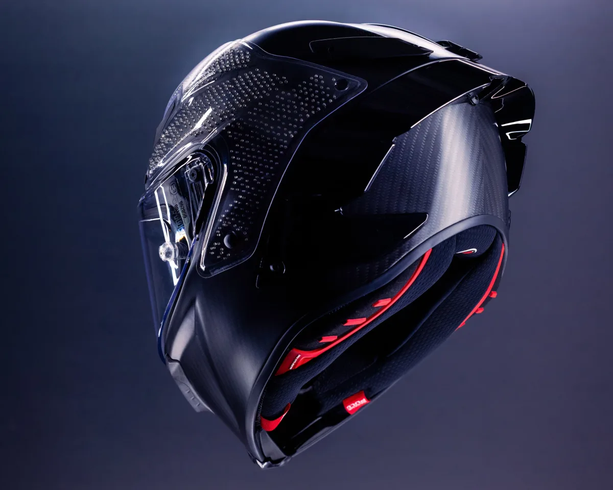 AGV Pista GP R3 motociklista ķiverē MIPS tipa tehnoloģija pārvietota uz ārpusi