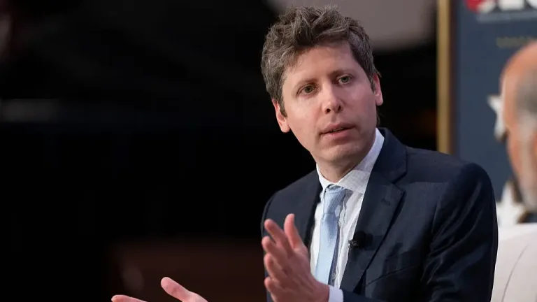 OpenAI vadītājs Sems Altmans brīdina par diviem bīstamiem mākslīgā intelekta attīstības scenārijiem