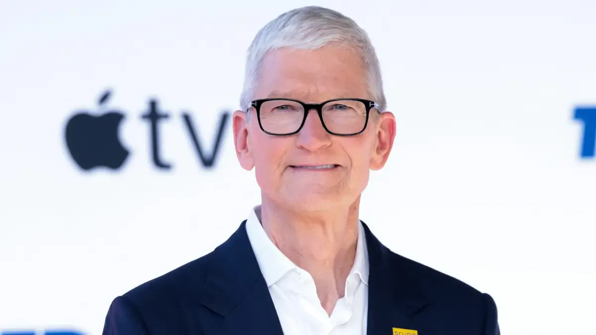 Samsung izsmej Apple salokāmo iPhone, reklāmā piesaistot “Tim Cook” no Jaunzēlandes
