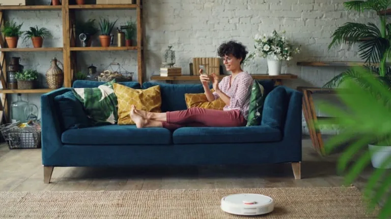 Image 35: Robot vacuum cleaner