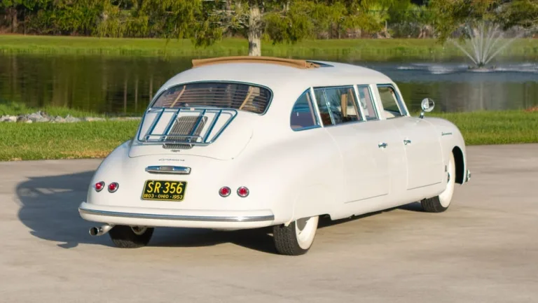Vienīgais 1953. gada Porsche 356 limuzīns nav gluži oriģināls