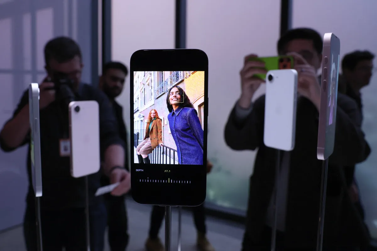 Salokāmais iPhone Ultra varētu būt ļoti dārgs, bet kamera neapmierina pirmos lietotājus