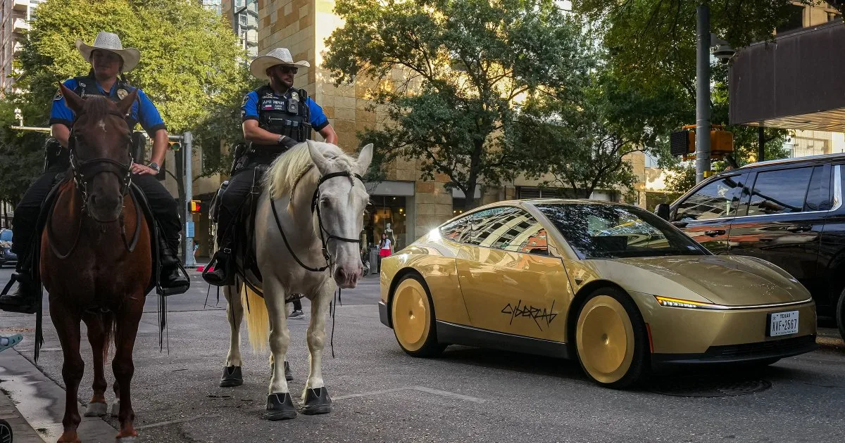 Tesla investori apšauba Cybercab robotaksi progresa trūkuma dēļ