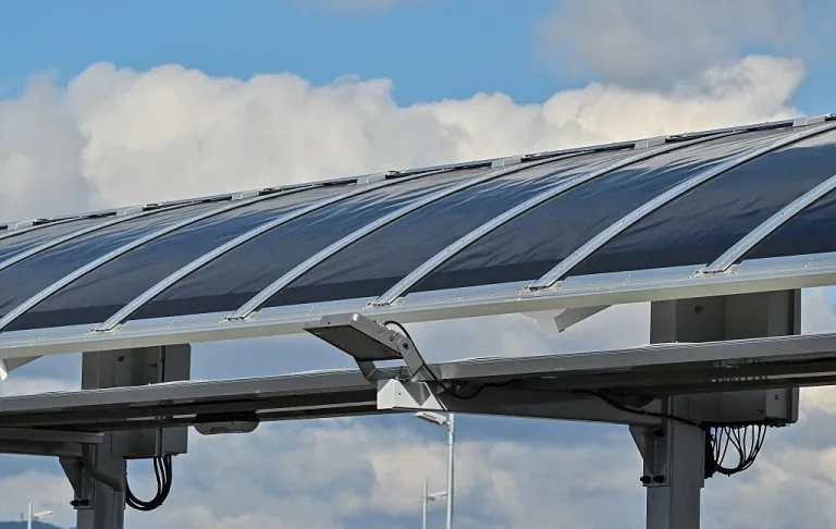 Jauna perovskīta saules šūna spēj ražot elektrību zem ūdens