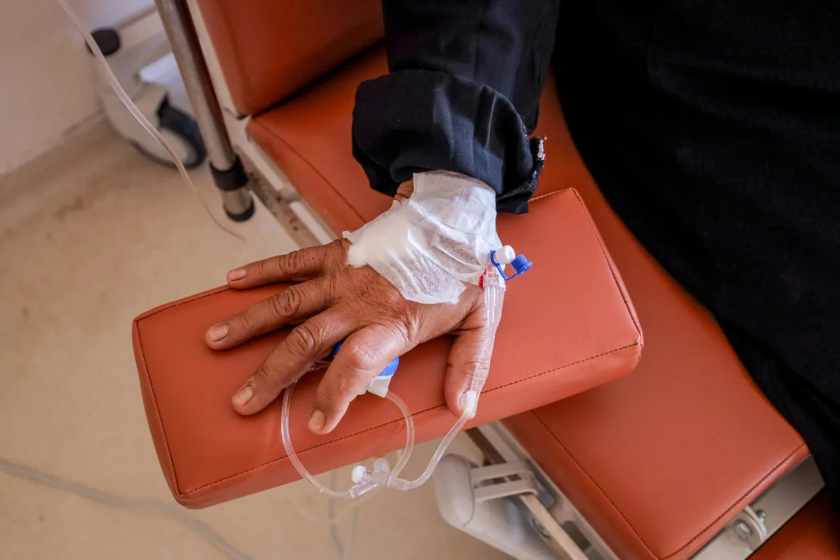 Pētījumā iknedēļas cisplatīns neuzrāda mazāku smagu blakņu risku p16-negatīva galvas un kakla vēža gadījumā