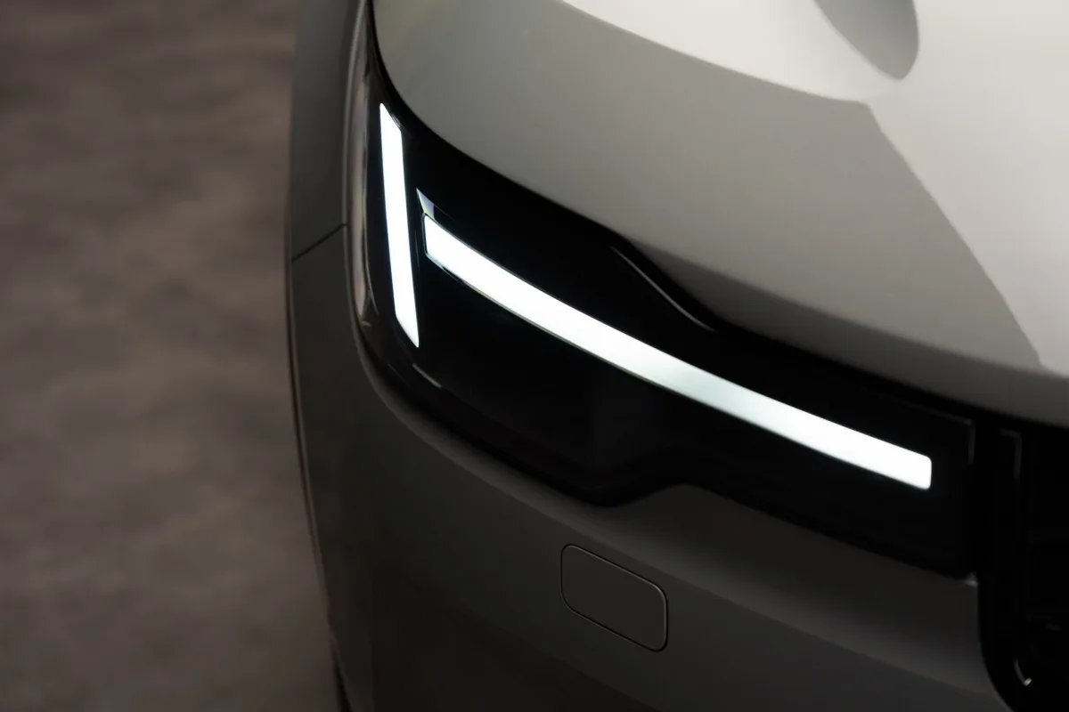 Volvo XC40 headlight