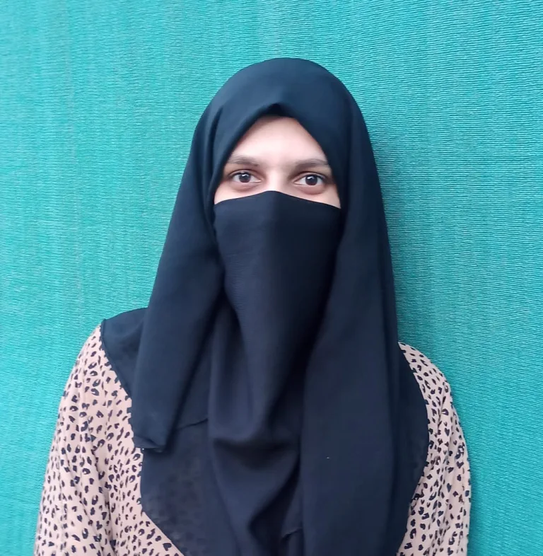 Image 35: Isha Ishtiaq