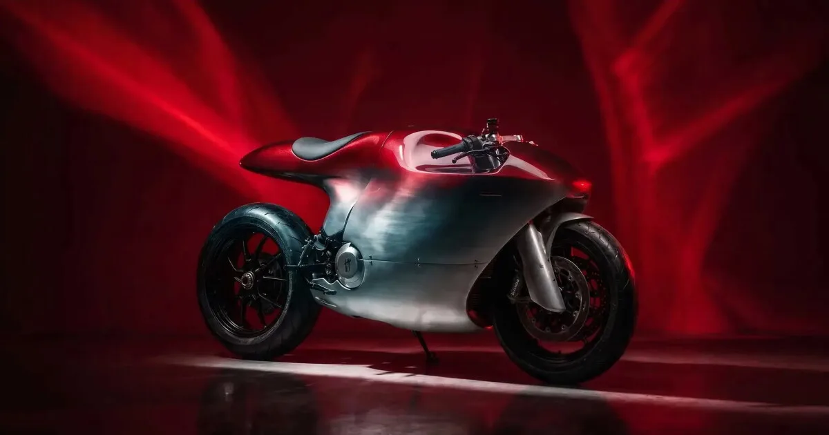 Ducati (RED) 800 atsakās no ierastajām vējplūsmām par labu futūristiskai metāla skulptūrai