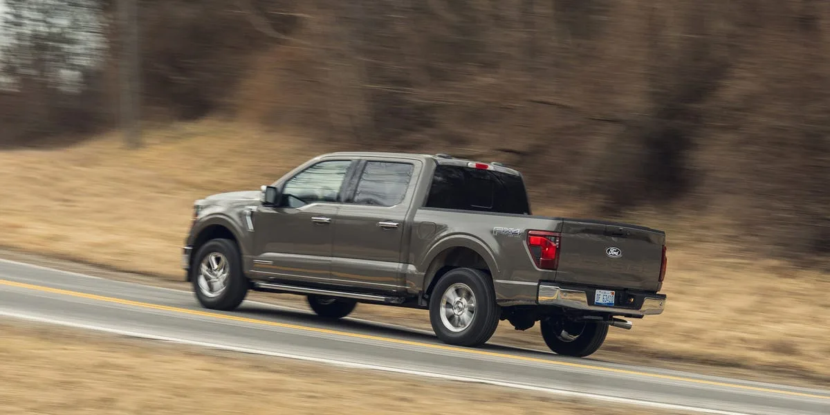 Ford patentē pikapu, ko var pārvietot, to stumjot aiz roktura