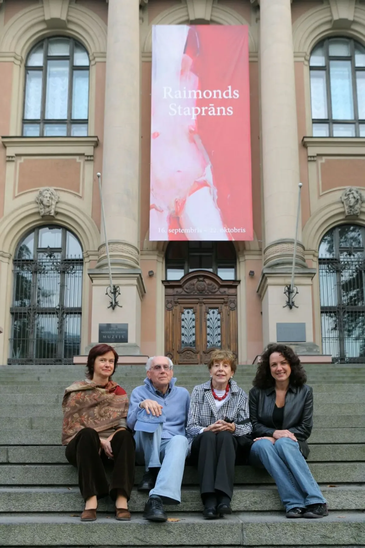 LNMM izstādē un atmiņu grāmatā godināta Raimonda Staprāna daiļrade