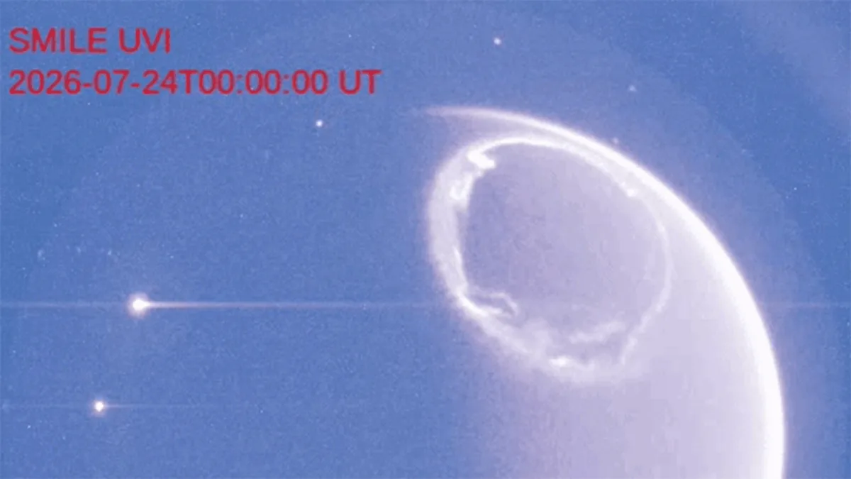Smile satelīts pirmoreiz parāda Zemes dienas pusē virmojošu polārblāzmu