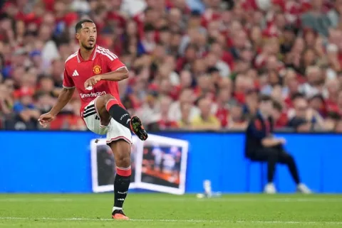Kēriks pārbūvē Manchester United vidējo līniju: klāt Santos un Tīlemans, mērķī arī Baleba