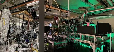 Quantum experiment setup The setup used to study the rare-earth material erbium tritelluride. (MIT)