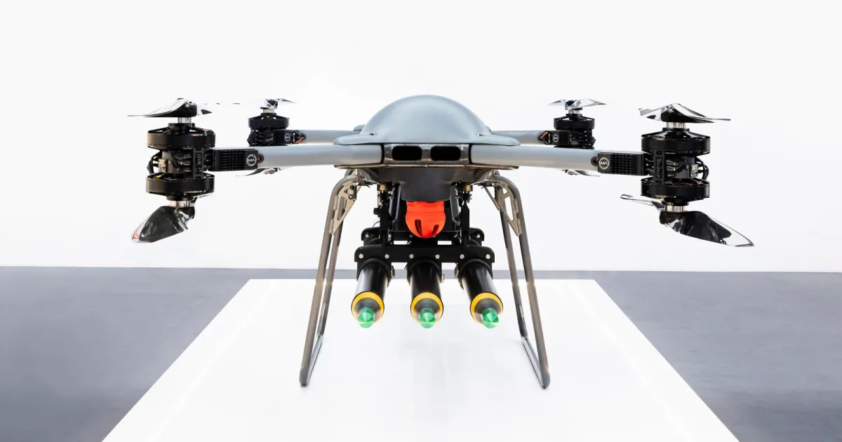 BAE Systems kvadrokopteram piešķir iespēju ar precīzām raķetēm iznīcināt vairākus dronus