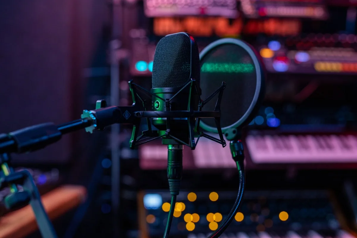 Vidusskolēni par slepenu saziņas vietu izvēlas NPR podkāstu komentārus