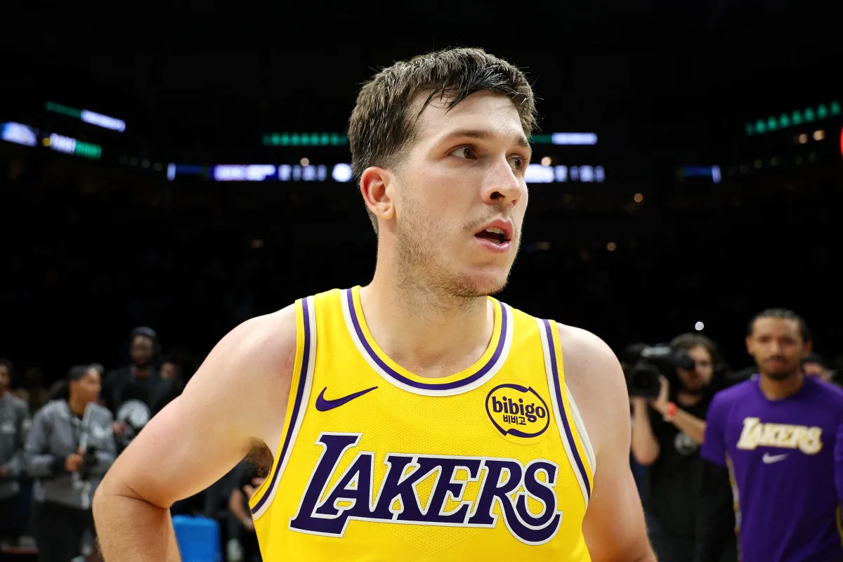 Jaunais “Lakers” aizsargs Kolins Sekstons slavē Ostina Rīvsa darba sparu