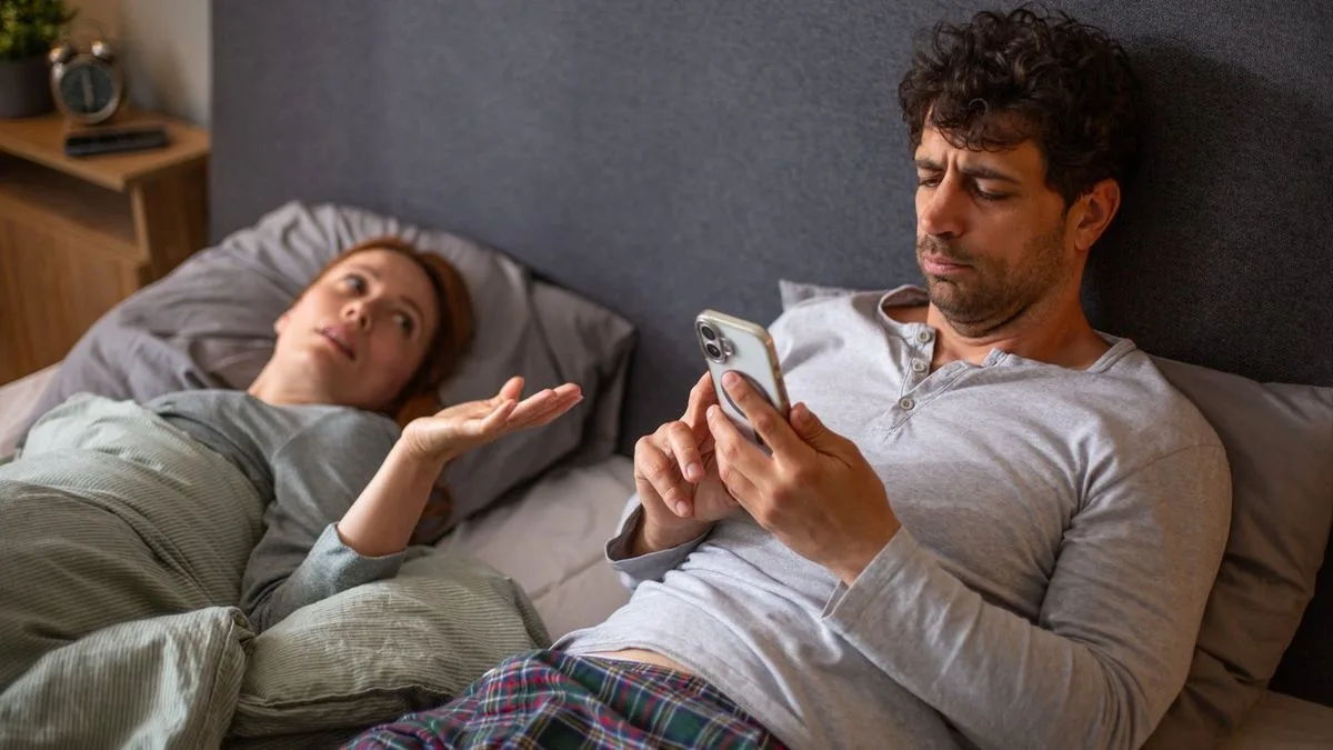 “Afēras režīms” telefonā: kā digitālā slepenība kļūst par uzticēšanās pārbaudījumu