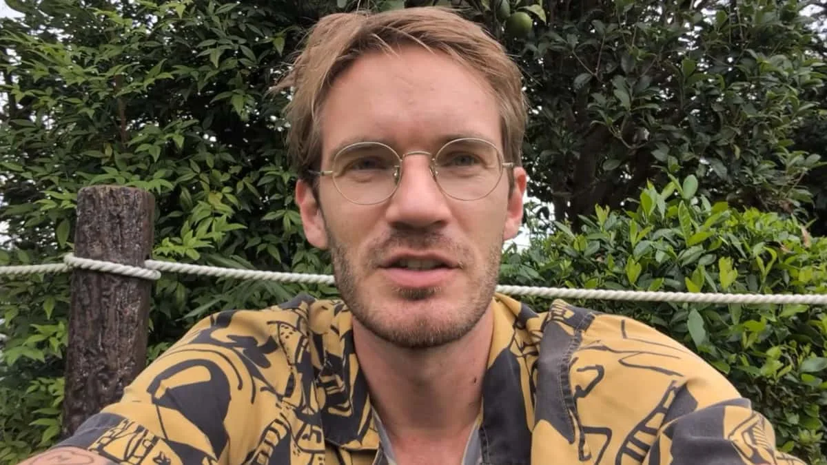 PewDiePie pārtrauc ģimenes vlogus, lai sargātu dēla privātumu