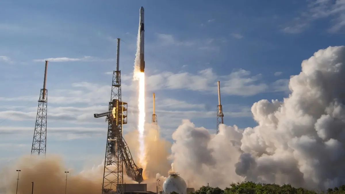 SpaceX uz SKS nogādās 6300 mārciņu kravas; palaišanu varēs vērot tiešraidē