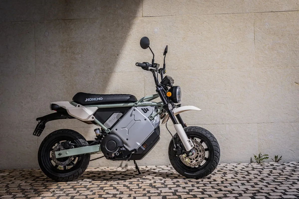 LiveWire elektriskais motocikls ļaus apgūt tiesības bez sajūga un pārnesumu pārslēgšanas