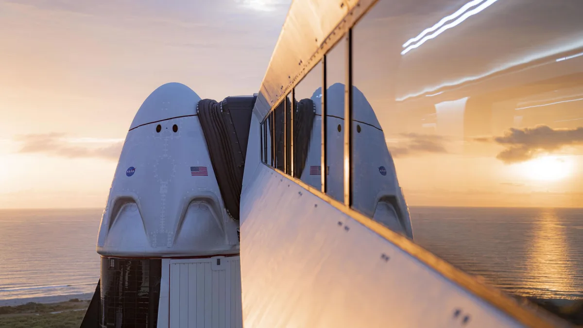 SpaceX Dragon sasniedz SKS rekordīsā laikā — 7 stundās un 55 minūtēs