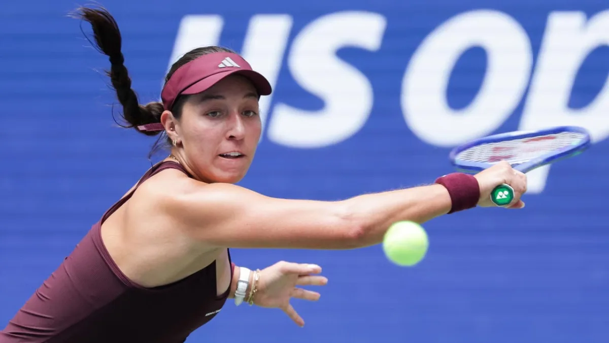 Pegula trīs setos pārspēj Navarro un trešo gadu pēc kārtas sasniedz “US Open” pusfinālu