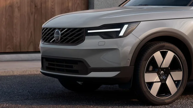 Image 8: 2028 Volvo XC40