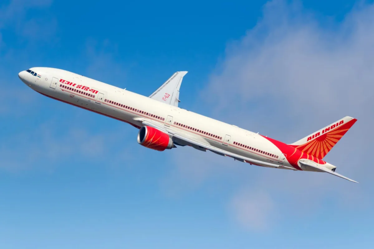 Air India reisā pilots reibumā zaudē spēju vadīt lidmašīnu, 17 pasažieri nogādāti slimnīcā