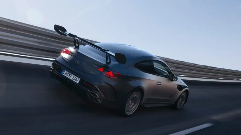 Mercedes-AMG ar CLE 646 atgriež jaudīgo V8 sporta kupeju ēru