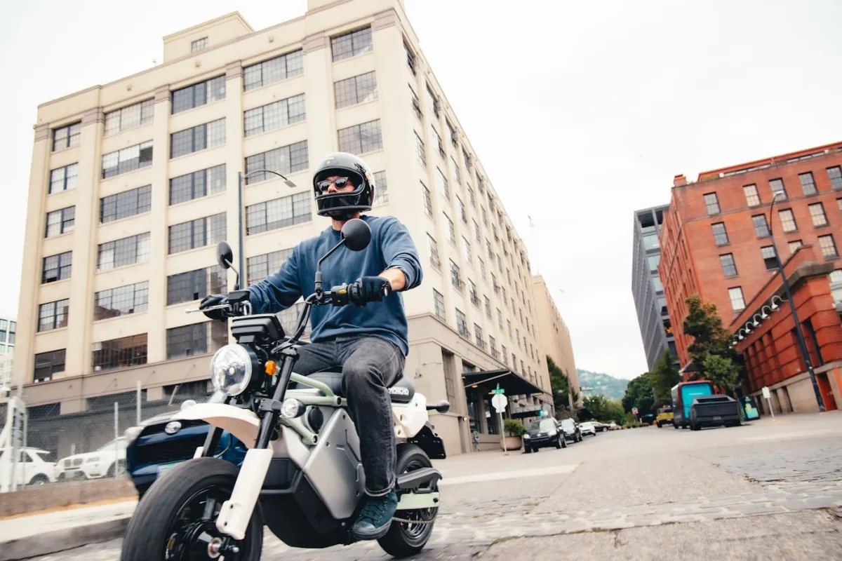 LiveWire elektriskais motocikls ļaus apgūt tiesības bez sajūga un pārnesumu pārslēgšanas