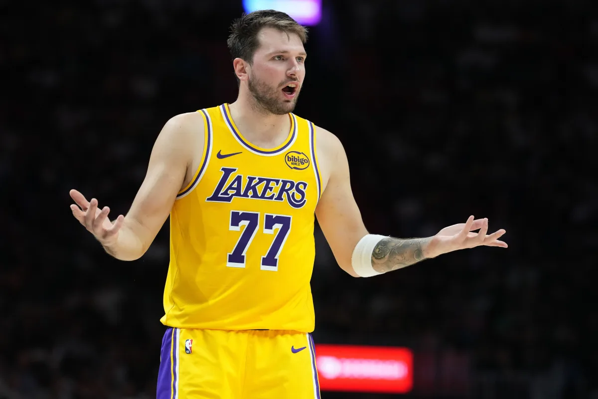 Bijušais NBA spēlētājs prognozē “Lakers” vietu pārspēlēs kopā ar Luku Dončiču