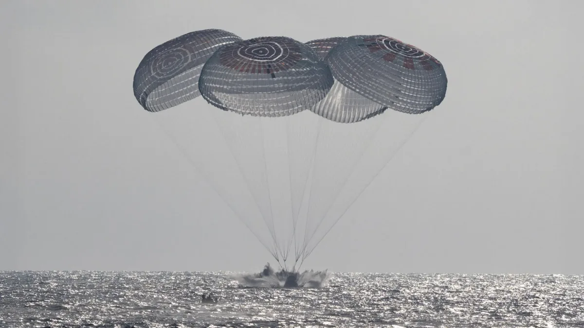 NASA astronauti pēc 237 dienām un vairāk nekā 100 miljoniem jūdžu atgriežas uz Zemes