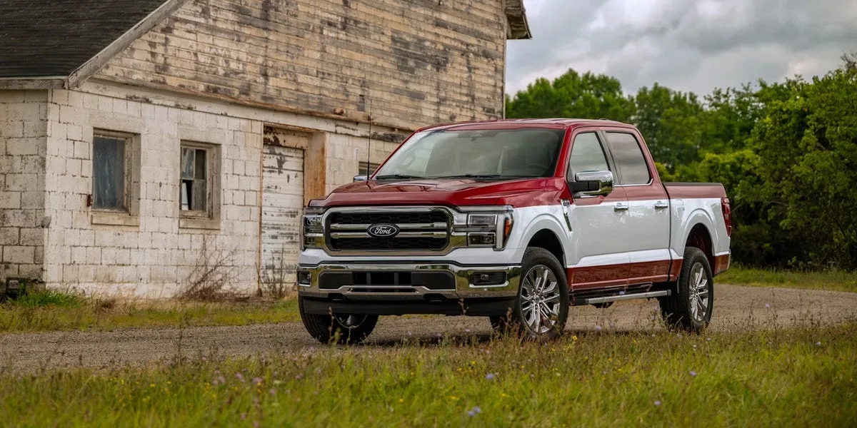 Ford 2027. gada F-150 atgriež divu toņu krāsojumu, taču ar stingriem nosacījumiem