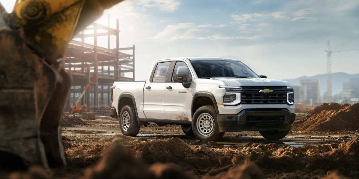2027. gada Chevrolet Silverado 1500 kļūst dārgāks, taču piedāvā vairāk