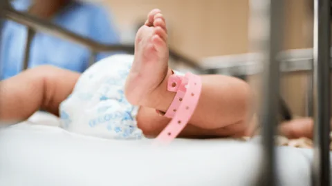 Retzemju elementu iedarbība grūtniecības laikā saistīta ar lielāku maza dzimšanas svara risku