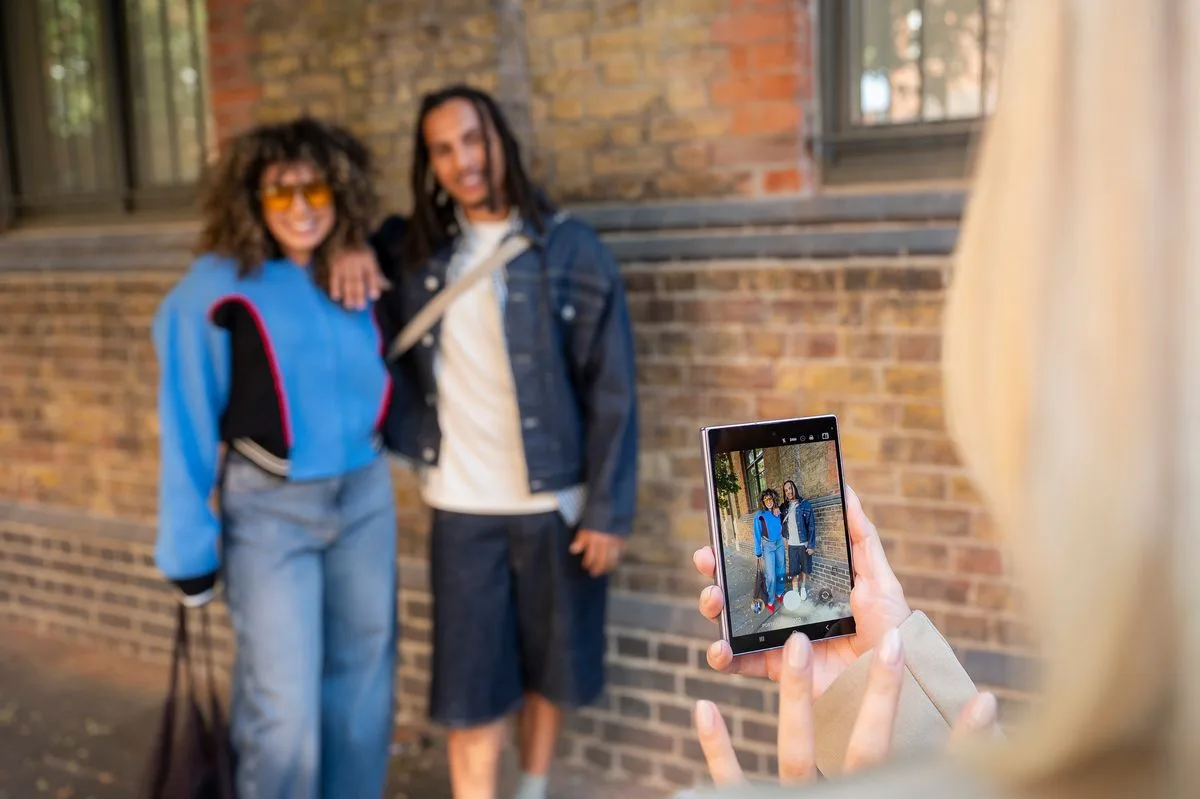 Image 10: Mollie King explores London street style with Samsung