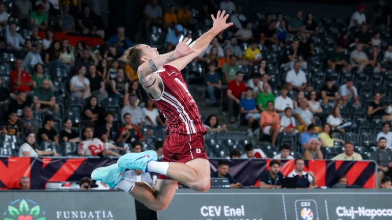 Latvijas volejbolisti Eiropas čempionātā spēkosies ar olimpisko čempioni Franciju