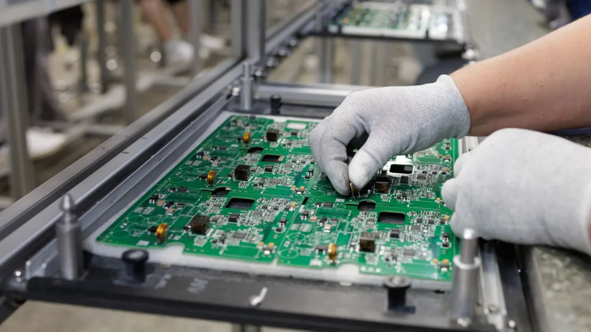 Mikroskopisku elektronikas slāņu pielāgošana var būtiski uzlabot ierīču darbību