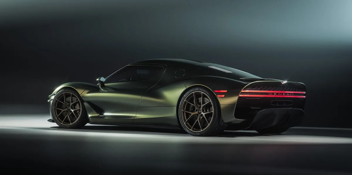 Genesis Magma GT prototips ar V8 motoru izmēģināts kalnā Itālijā