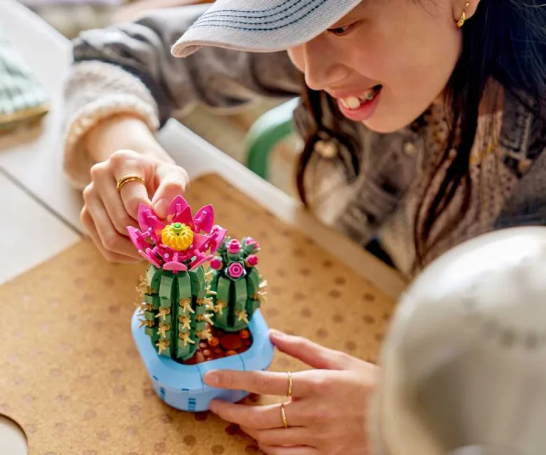 Image 11: LEGO Botanicals Flowering Cactus 11509