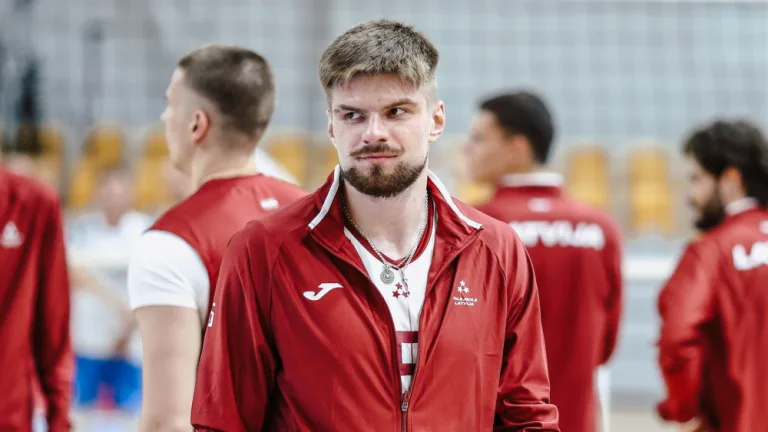 Medenis pēc uzvaras pār Rumāniju aicina fanus: “Brauciet uz Rumāniju!”