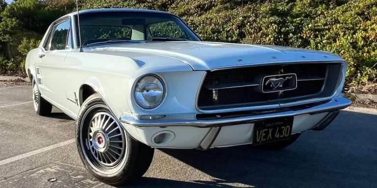 1967. gada Ford Mustang ar vairāk nekā 350 000 jūdžu nobraukumu joprojām turpina ceļu