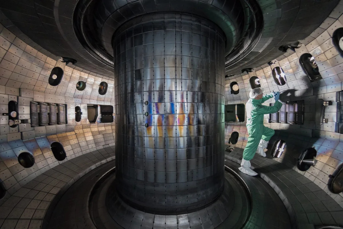 Instabilities In Fusion Reactors May Actually Be Beneficial, Breakthrough Evidence Suggests A worker within the DIII-D tokamak. (Rswilcox/Wikimedia Commons/CC BY-SA 4.0)
